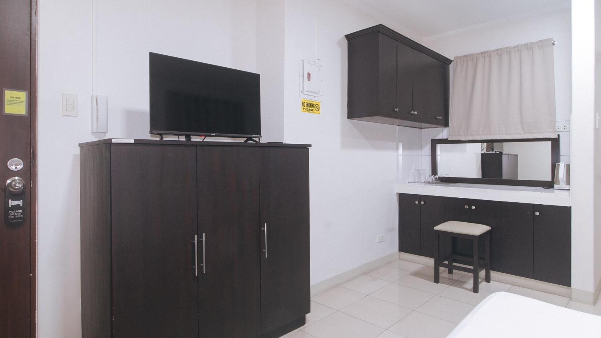 Urbanview At Evangelista Street Makati San Pedro Makati Exterior foto