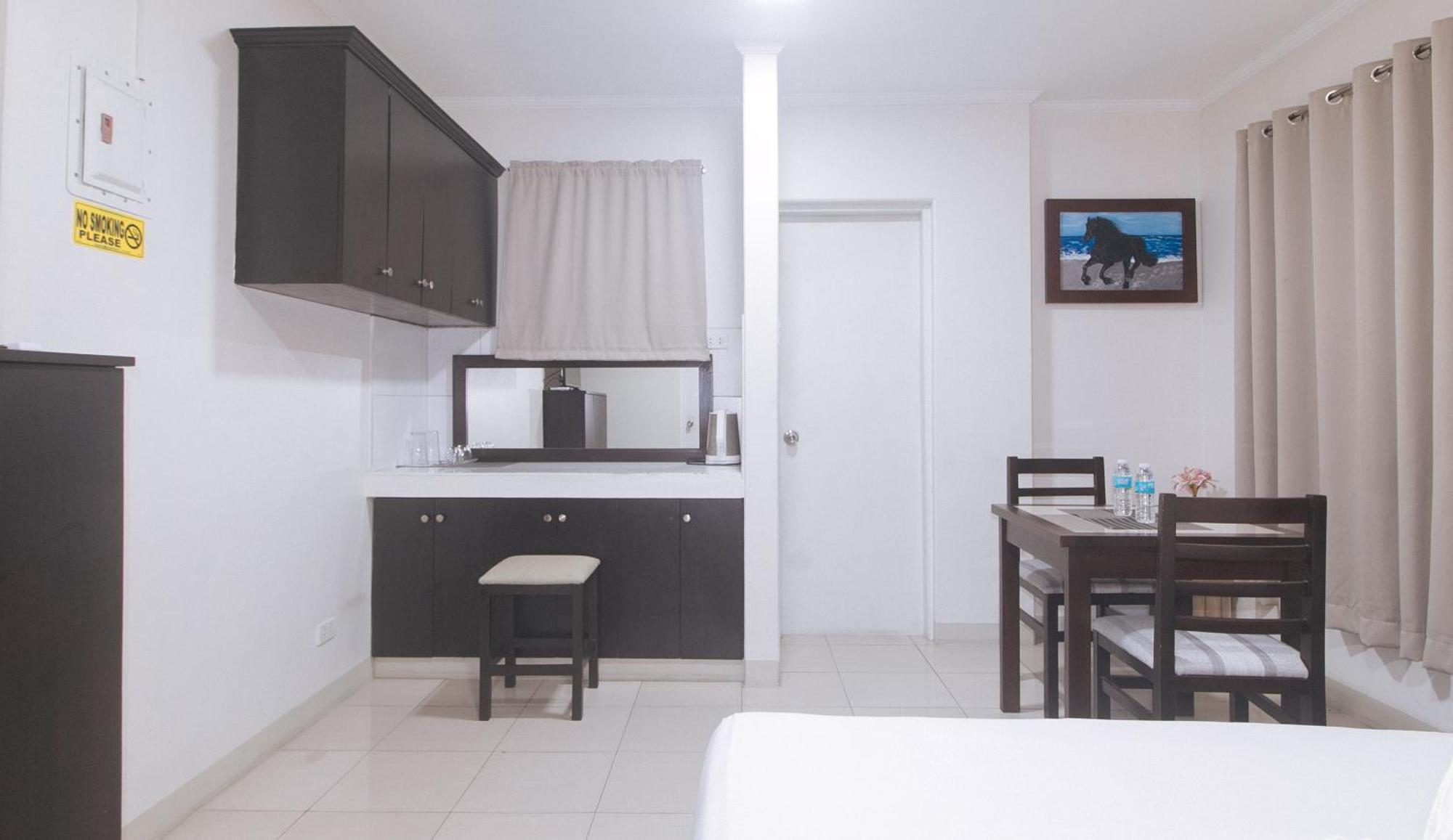 Urbanview At Evangelista Street Makati San Pedro Makati Exterior foto